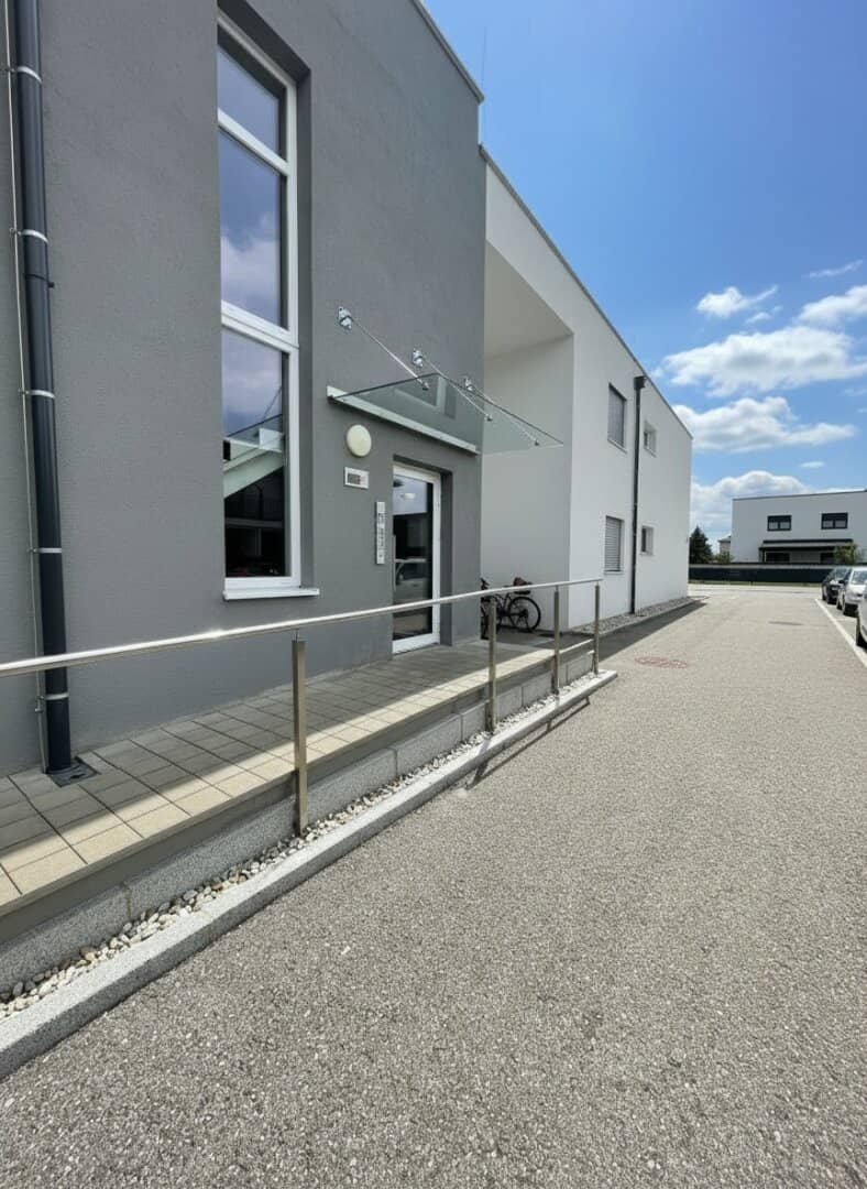 Neuwertige 2-Zimmer-Wohnung mit Balkon 🏙️🛋️