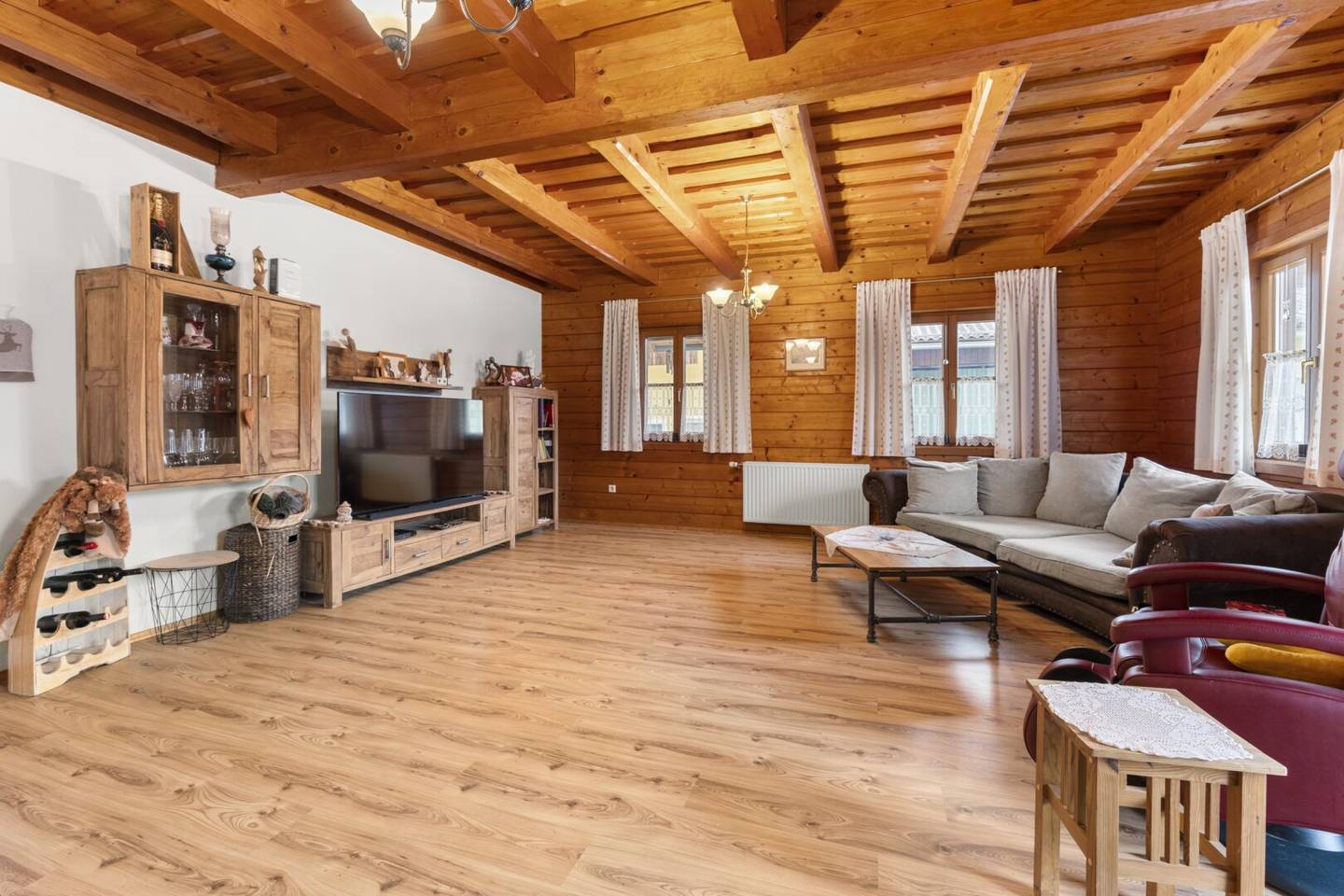 Exklusives Landhaus mit Wirtschaftsgebäude, Hofladen, Baulandreserve, Acker- und Waldflächen - Perfekt für Naturliebhaber!