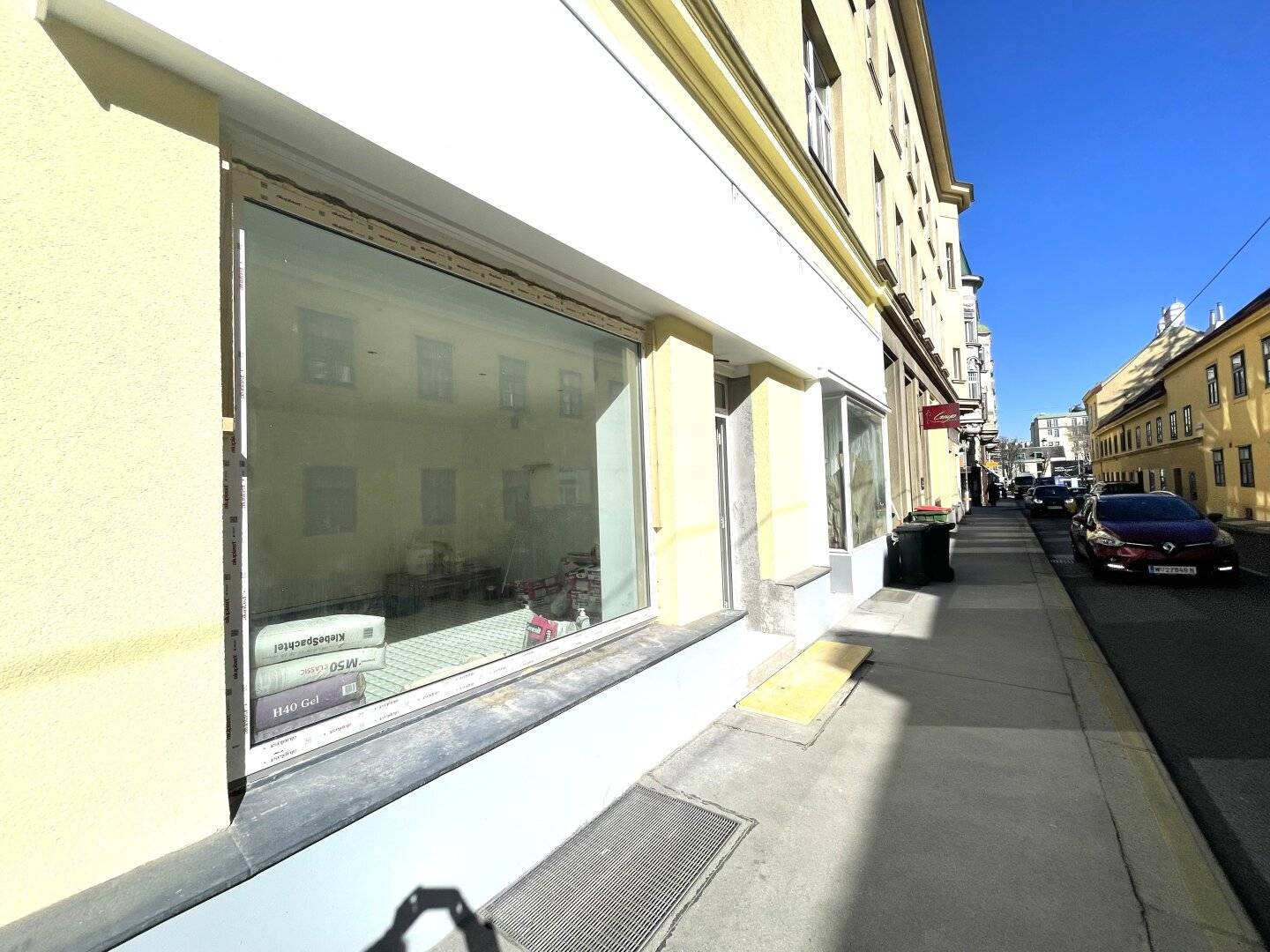 40.34 m² commercial premises, two floors, near Schloss Schönbrunn