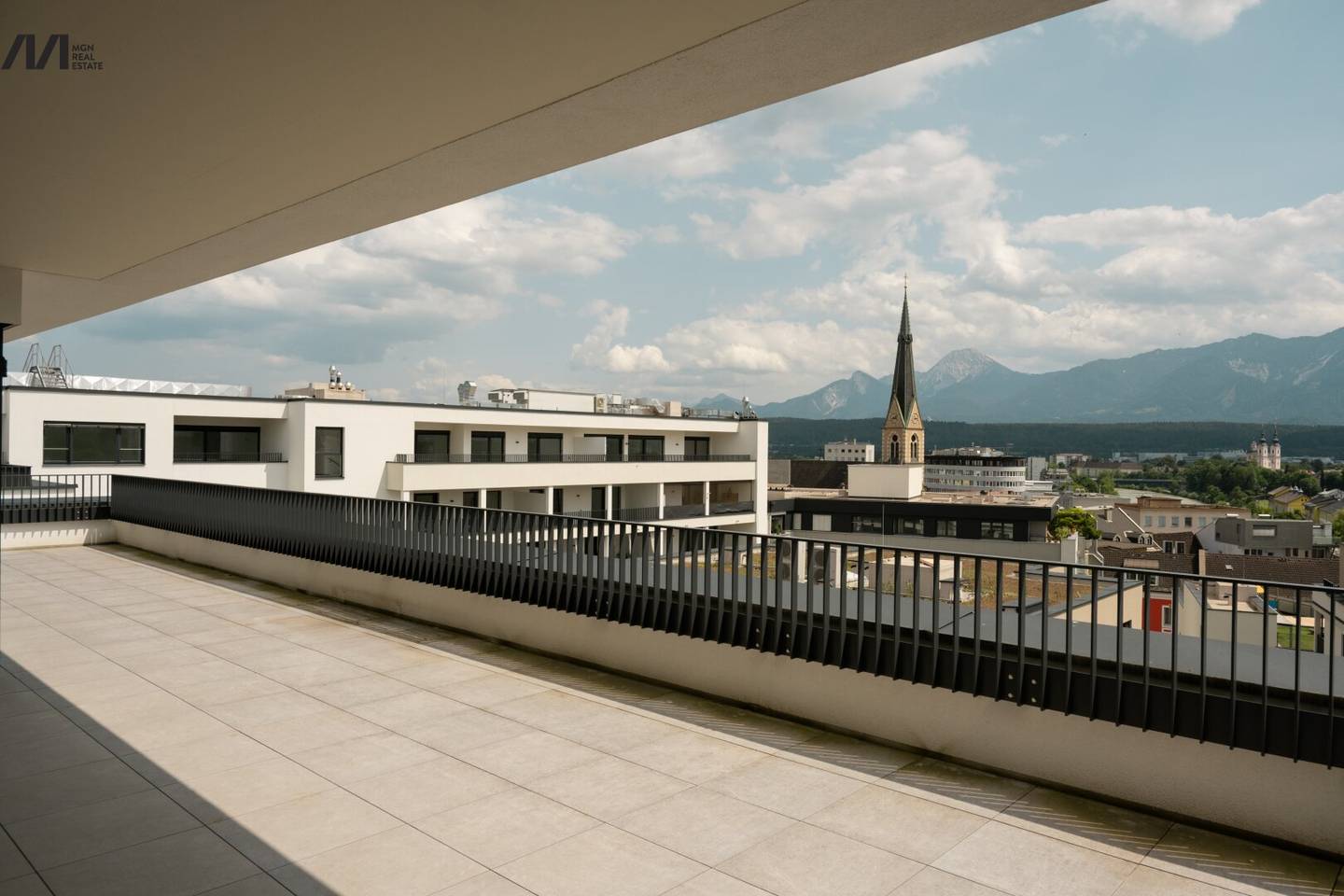 Den Himmel zu Füßen - traumhaftes Bergpanorama und Stadtblick - Penthaus im Stadtzentrum