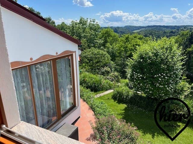*** Rarität ca. 15 Min. von GLEISDORF entfernt: Exklusive Villa mit SW-Fernblick auf terrassiertem Traumgrundstück und eigenem Wald in der Südoststeiermark***