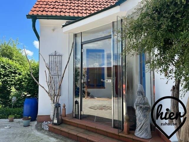 *** Rarität ca. 15 Min. von GLEISDORF entfernt: Exklusive Villa mit SW-Fernblick auf terrassiertem Traumgrundstück und eigenem Wald in der Südoststeiermark***