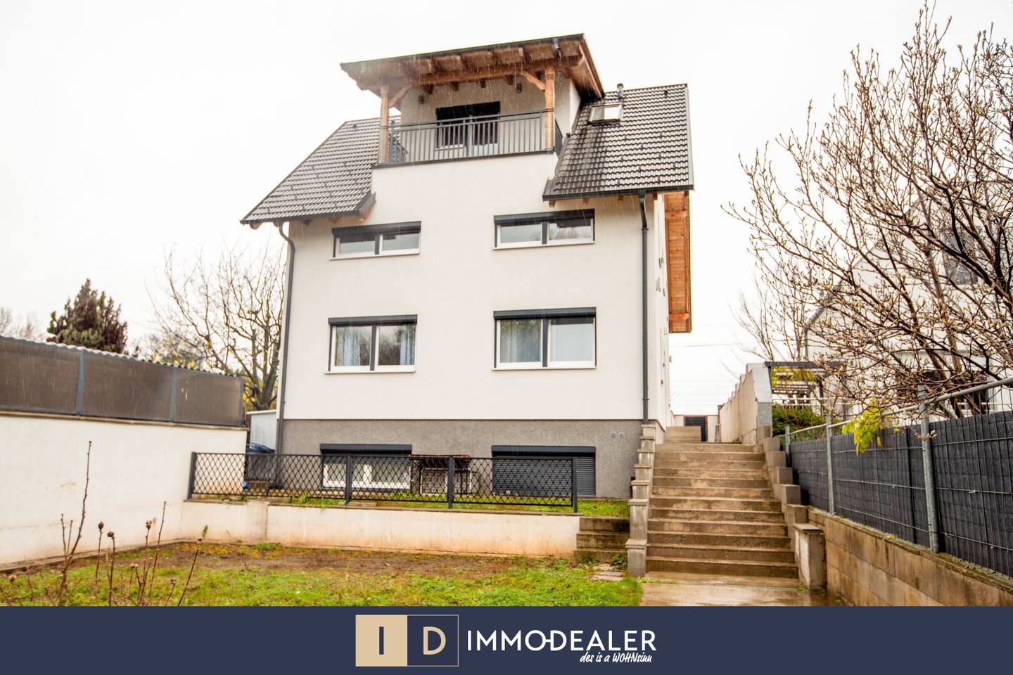 ** VIELSEITIGES MEHRFAMILIENHAUS MIT DREI WOHNEINHEITEN - GARTEN - BALKON - STELLPLÄTZE **