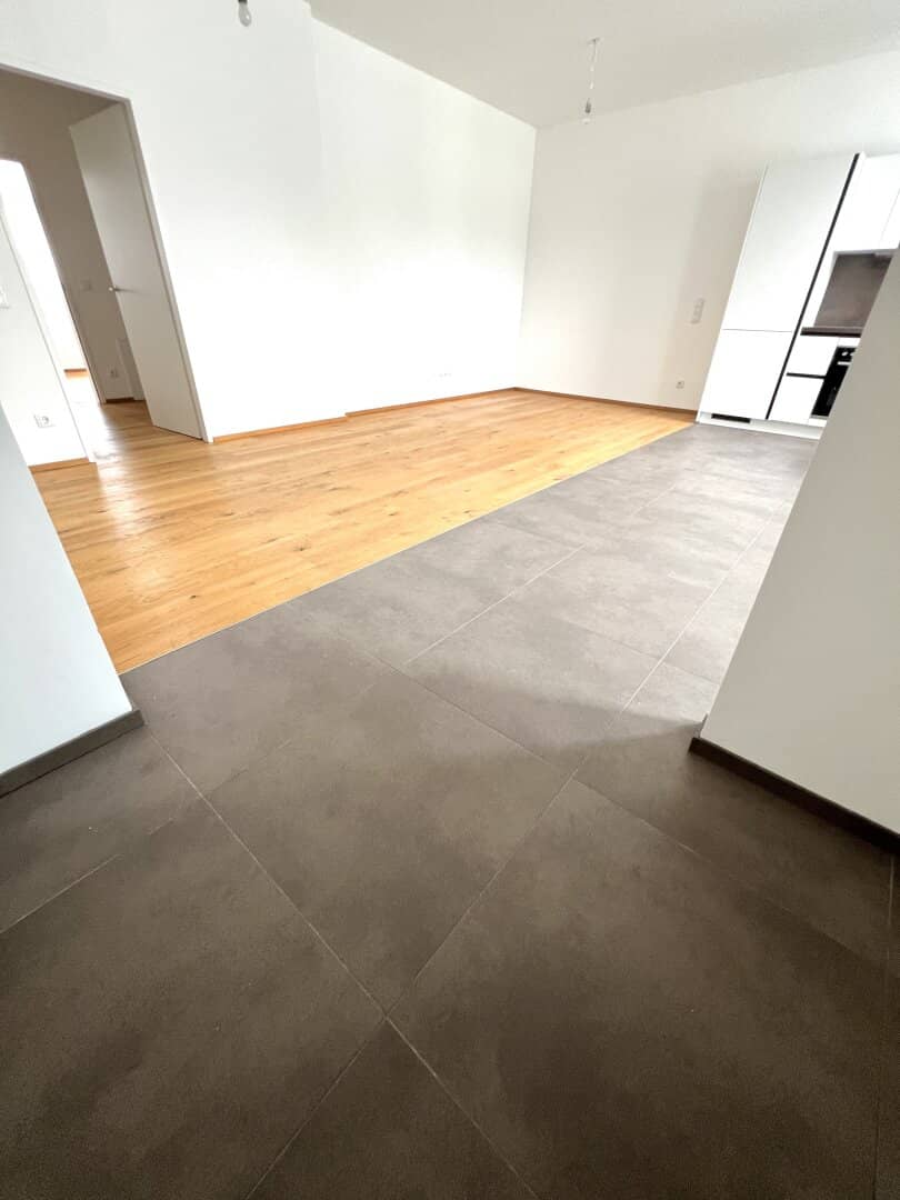 Sommer-Aktion: Bis 31.08.2026 nur die halbe Provision - 3 Zimmer Dachgeschoßtraum mit Einbauküche in bester Lage des 5. Bezirkes