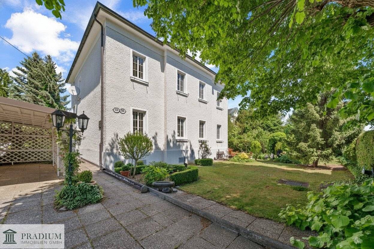 Traumhaftes Grundstück mit Villa in Baden
