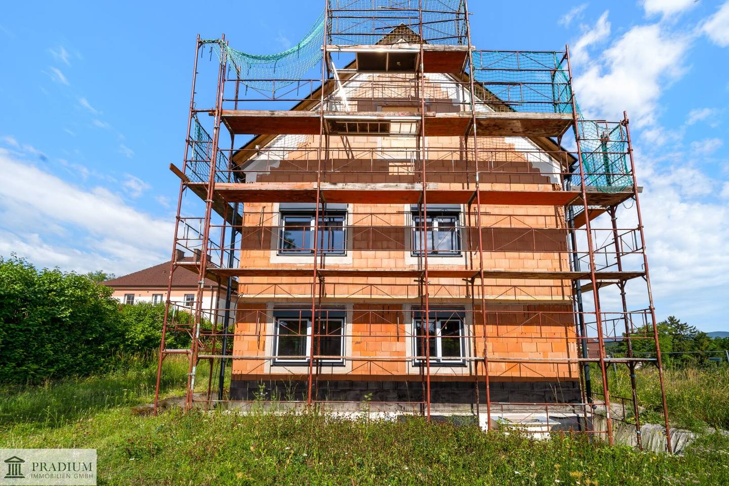 Exklusives Neubau-Doppelhaus im Rohbau – Jetzt fertigstellen & einziehen
