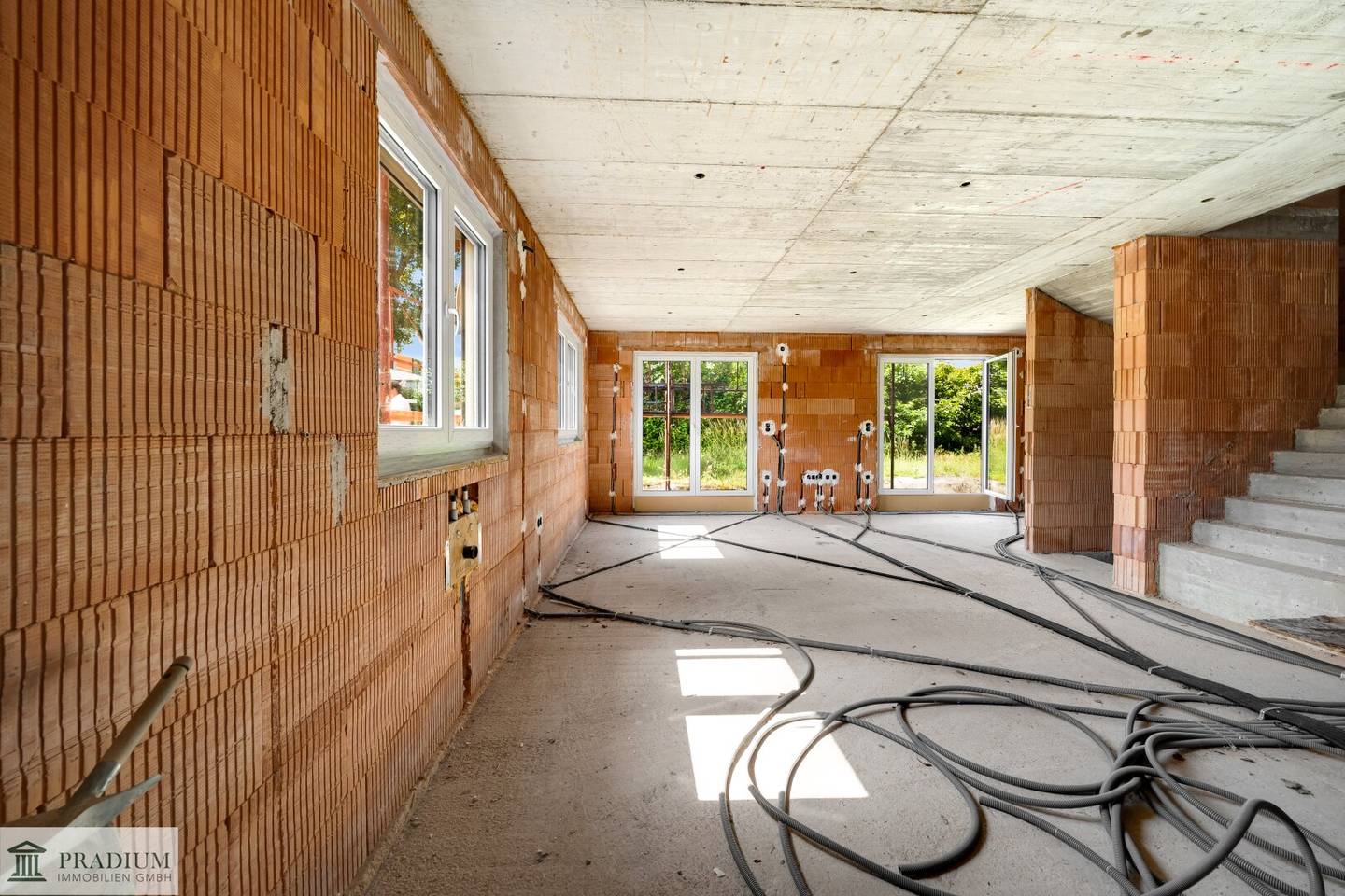 Exklusives Neubau-Doppelhaus im Rohbau – Jetzt fertigstellen & einziehen