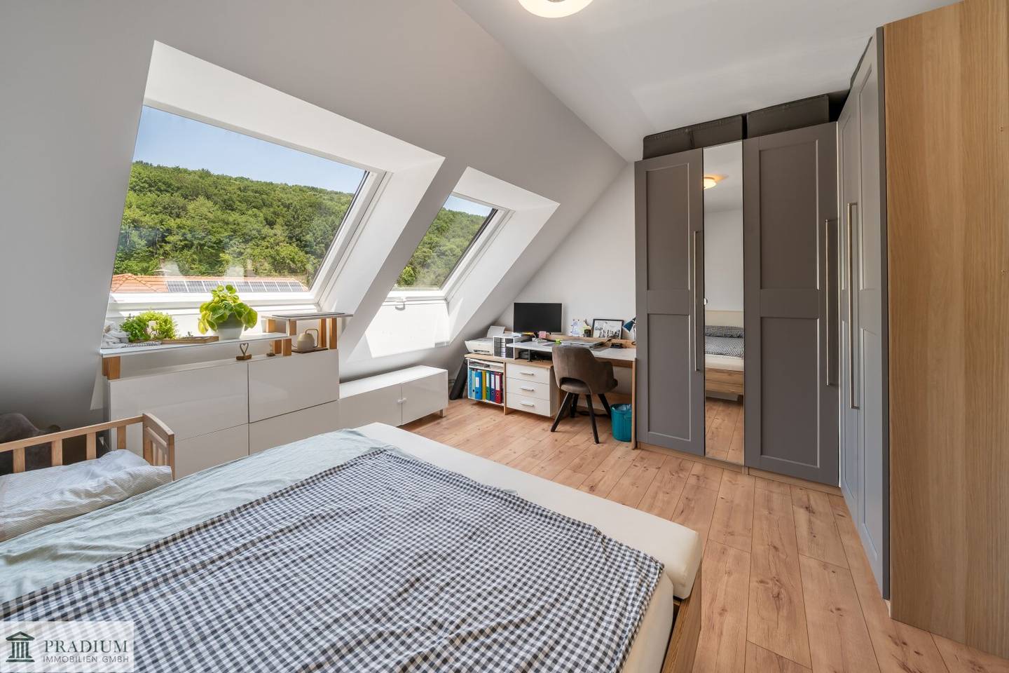 3 Zimmerwohnung mit Balkon und 2 TG-Plätzen
