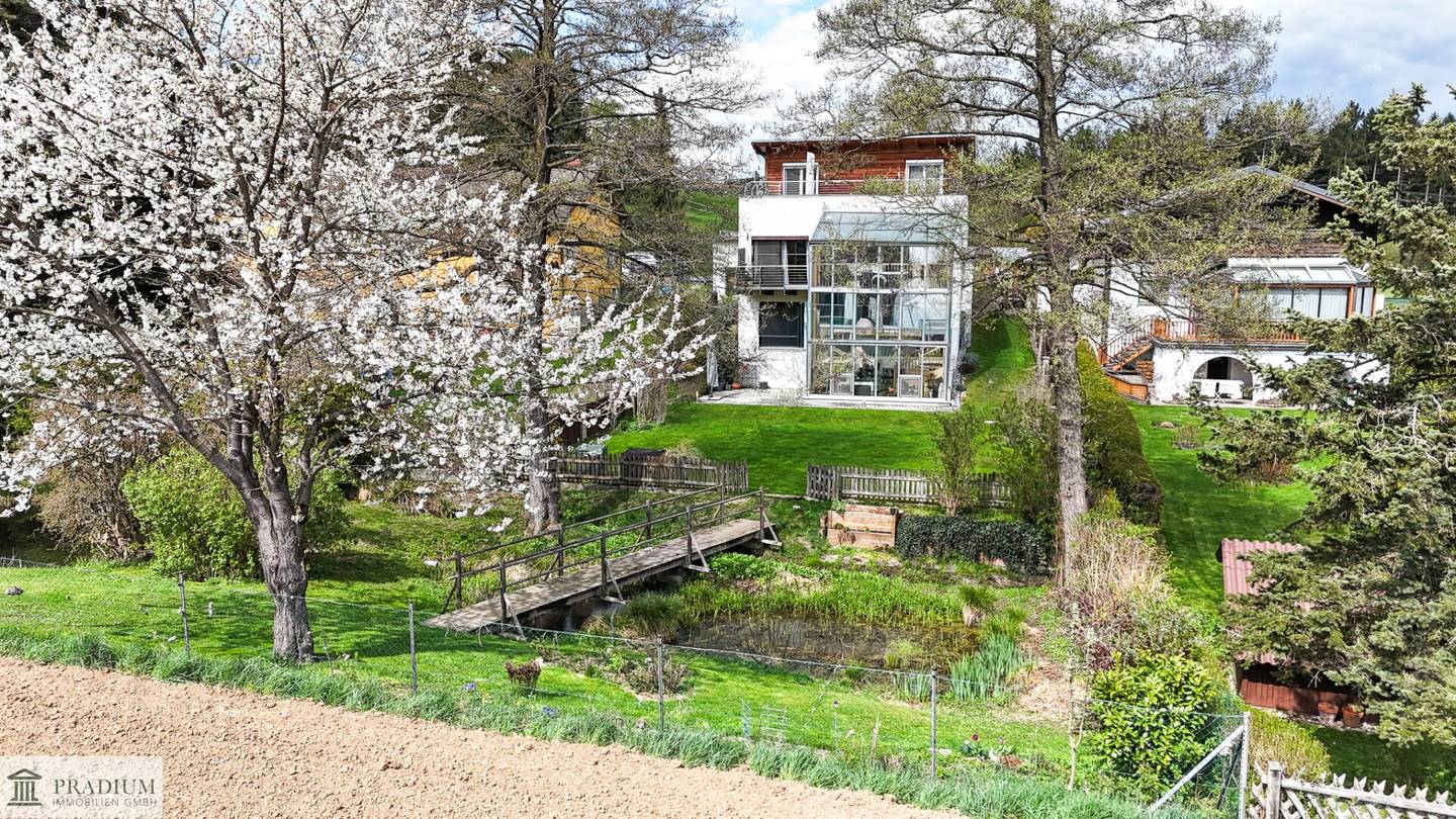 Einzigartiges Zuhause (345 m² Nfl.) mit Wintergarten, Naturteichen & Fernblick im Wienerwald