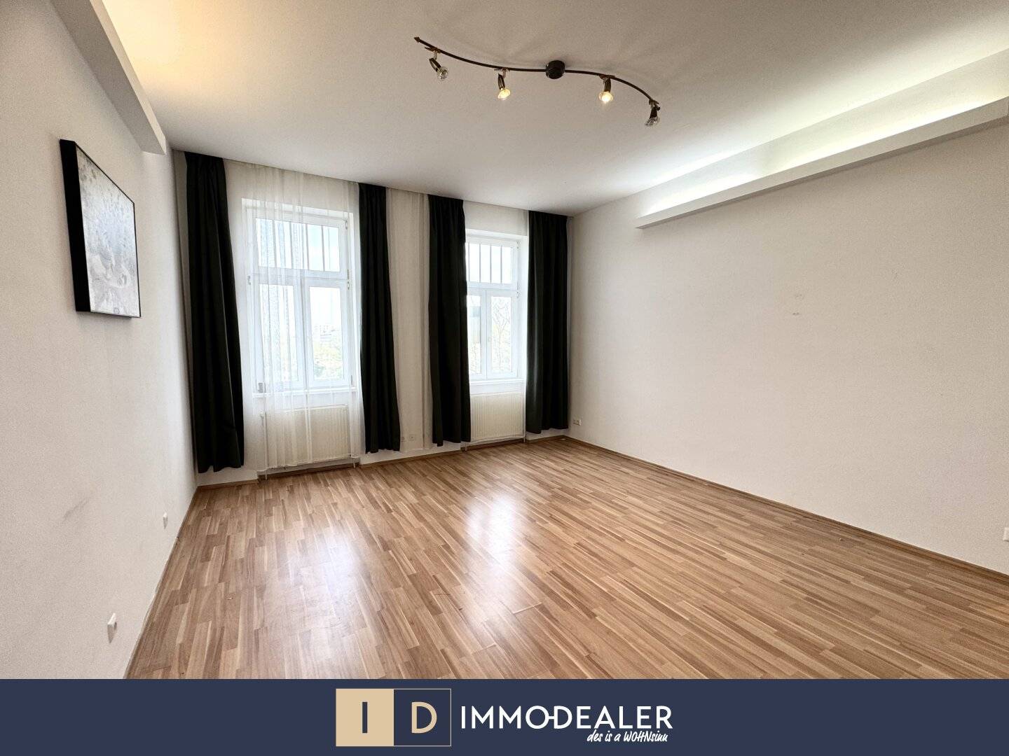 ** EXKLUSIVE - CHARMANTE - ALTBAUWOHNUNG MIT LIFT & GEGLIEDERTER FASSADE - WIENER ALTBAUCHARME **