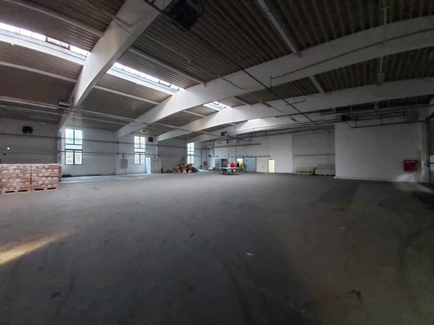 Leere Halle für Eigennutzer in Weikersdorf - 8 Minuten entfernt vom Zentrum St. Pölten