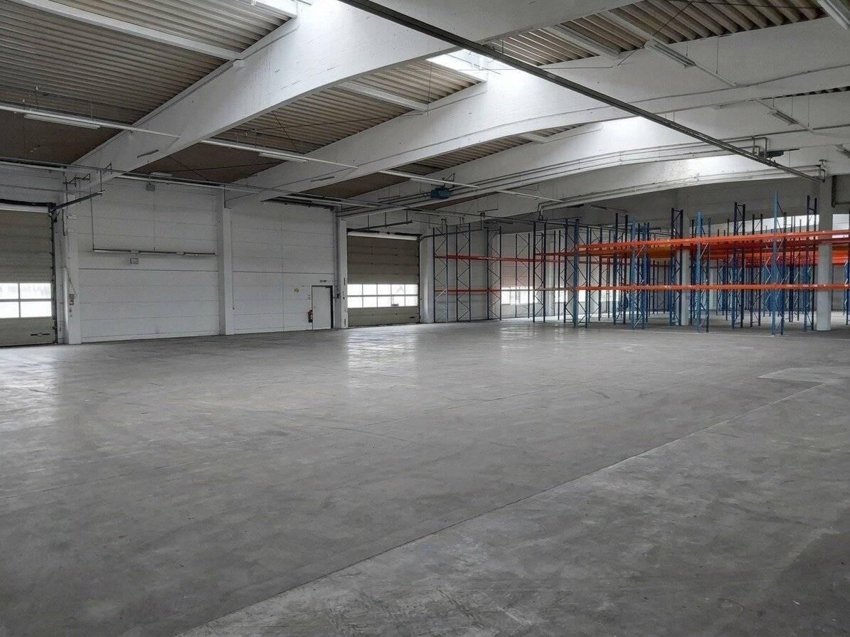 Leere Halle für Eigennutzer in Weikersdorf - 8 Minuten entfernt vom Zentrum St. Pölten