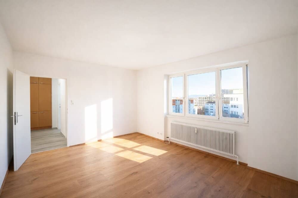 Nähe Bahnhof: Helle und ruhige Einzimmerwohnung im 7. Stock „Ganz oben ist es am schönsten“! PERFEKTE ANLAGE!