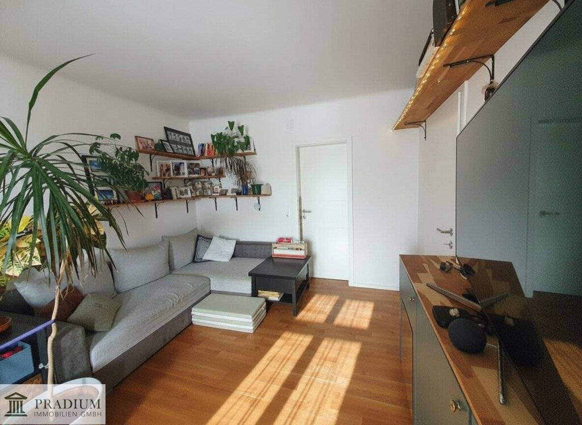 Hyppe 2 Zimmer Dachgeschoss-Wohnung