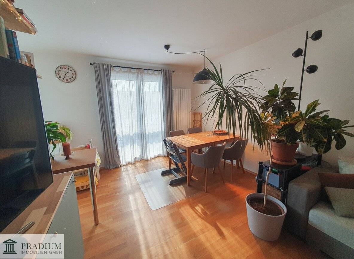Hyppe 2 Zimmer Dachgeschoss-Wohnung