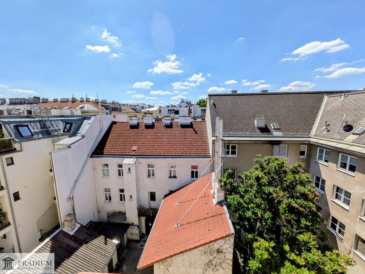 Hyppe 2 Zimmer Dachgeschoss-Wohnung