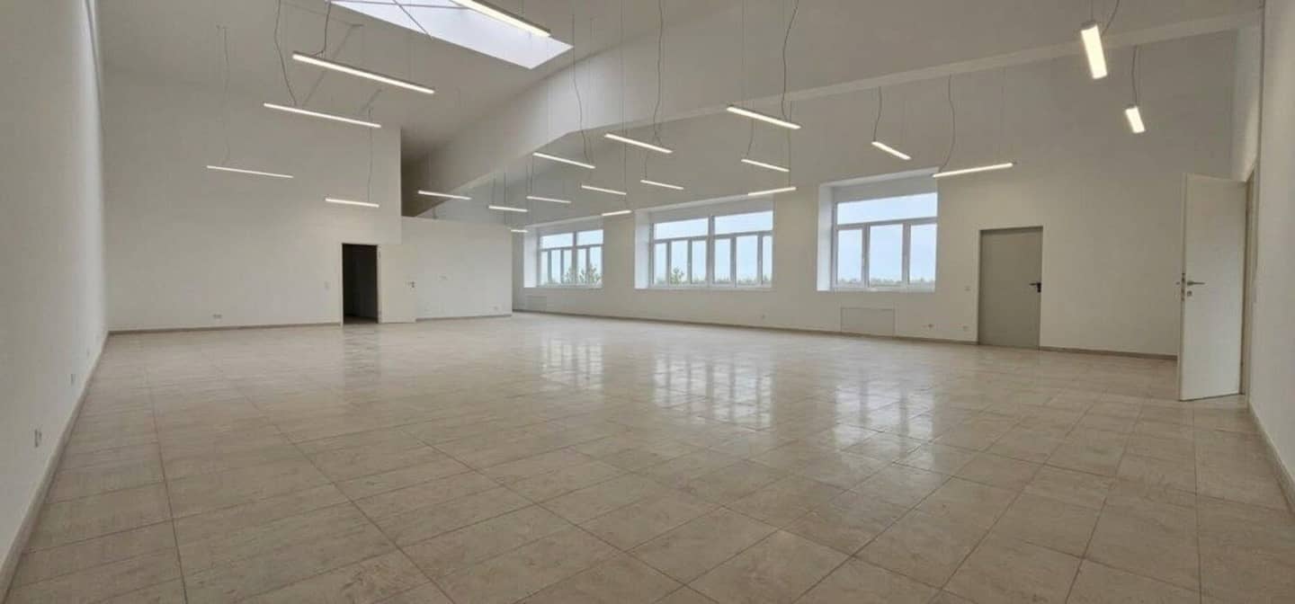 Große Lagerhalle in Wiener Neustadt