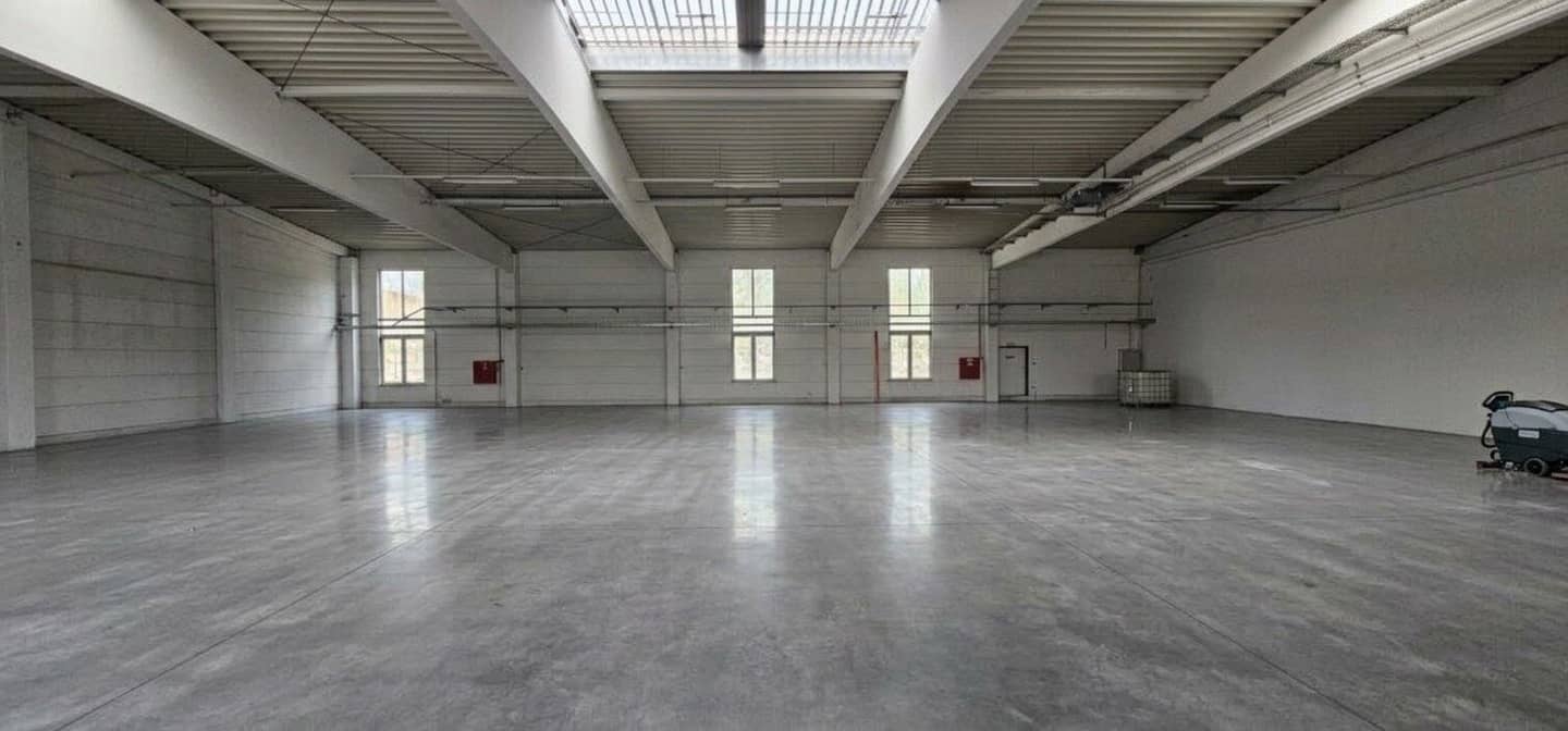 Große Lagerhalle in Wiener Neustadt