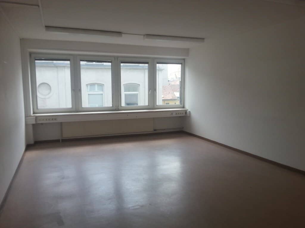 Office floor at U4/U6 Längenfeldgasse station