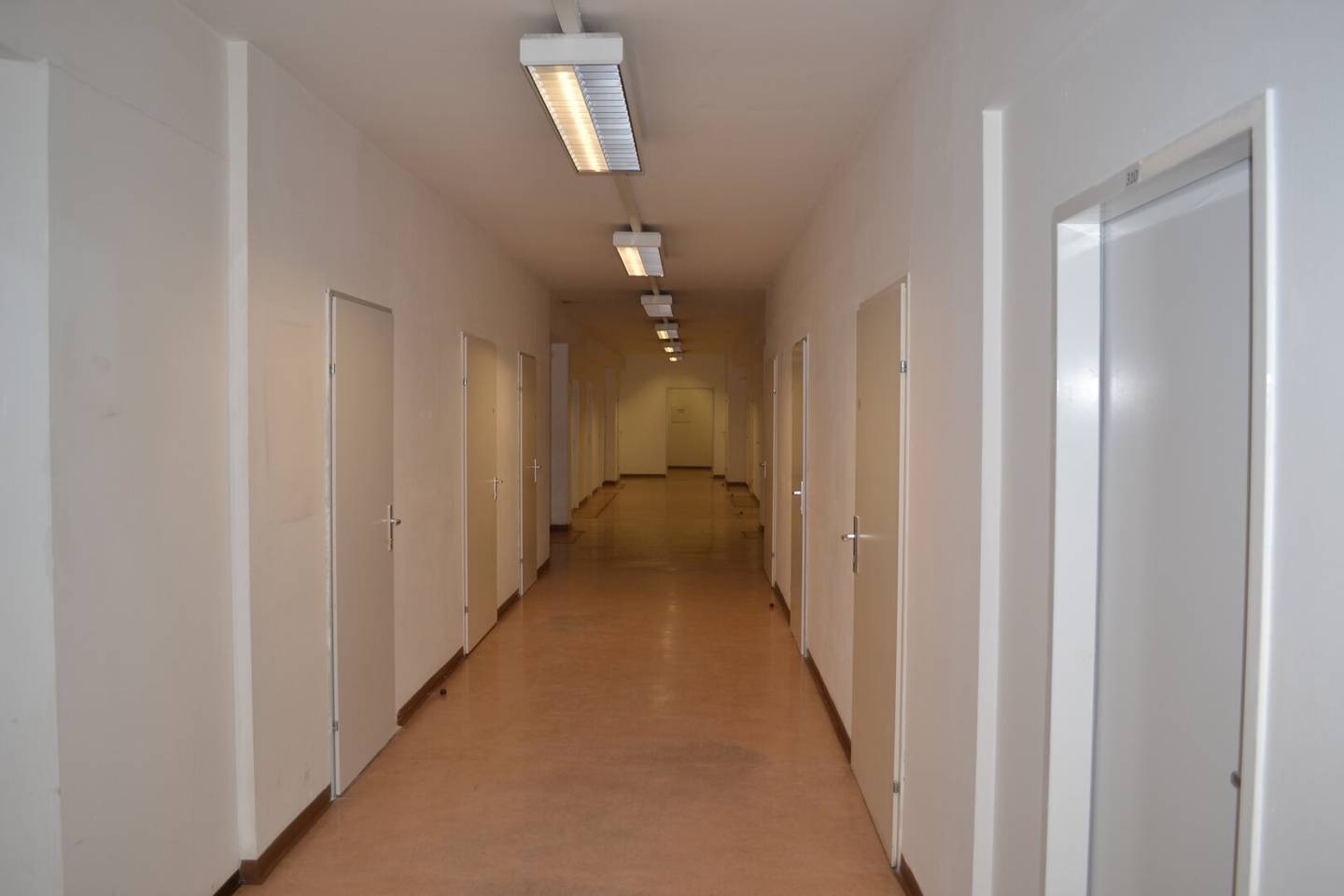 Office floor at U4/U6 Längenfeldgasse station