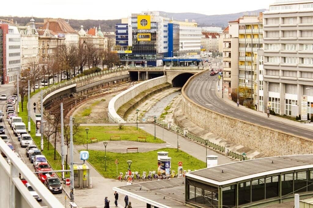 Kleinbüro in zentraler Lage in Wien - direkt bei U4/U6 Station