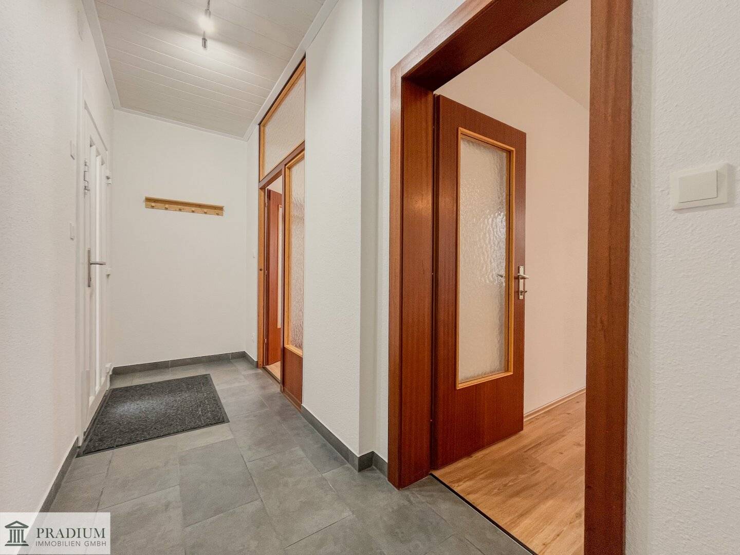 Attraktive 2-Zimmer-Wohnung in Top-Lage von Bad Vöslau – generalsaniert 2025