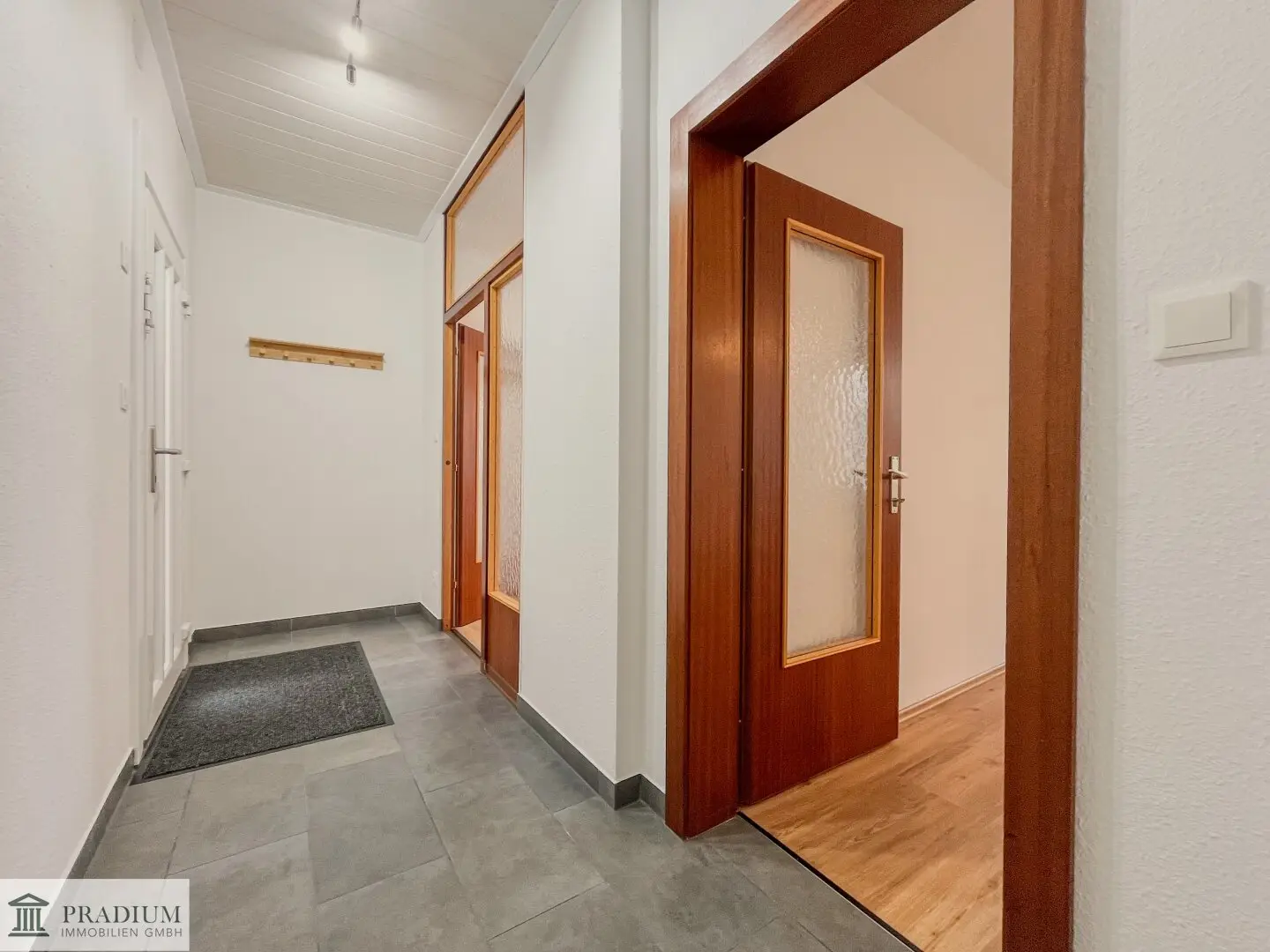 Attraktive 2-Zimmer-Wohnung in Top-Lage von Bad Vöslau – generalsaniert 2025