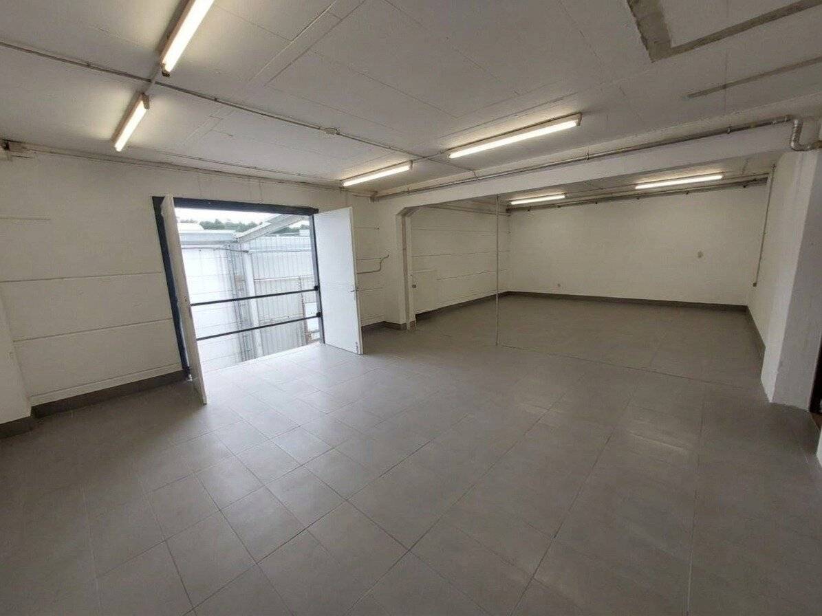 Werkstatt/Lager/Büro im Gewerbegebiet, 8 Minuten zum Zentrum von Wiener Neustadt