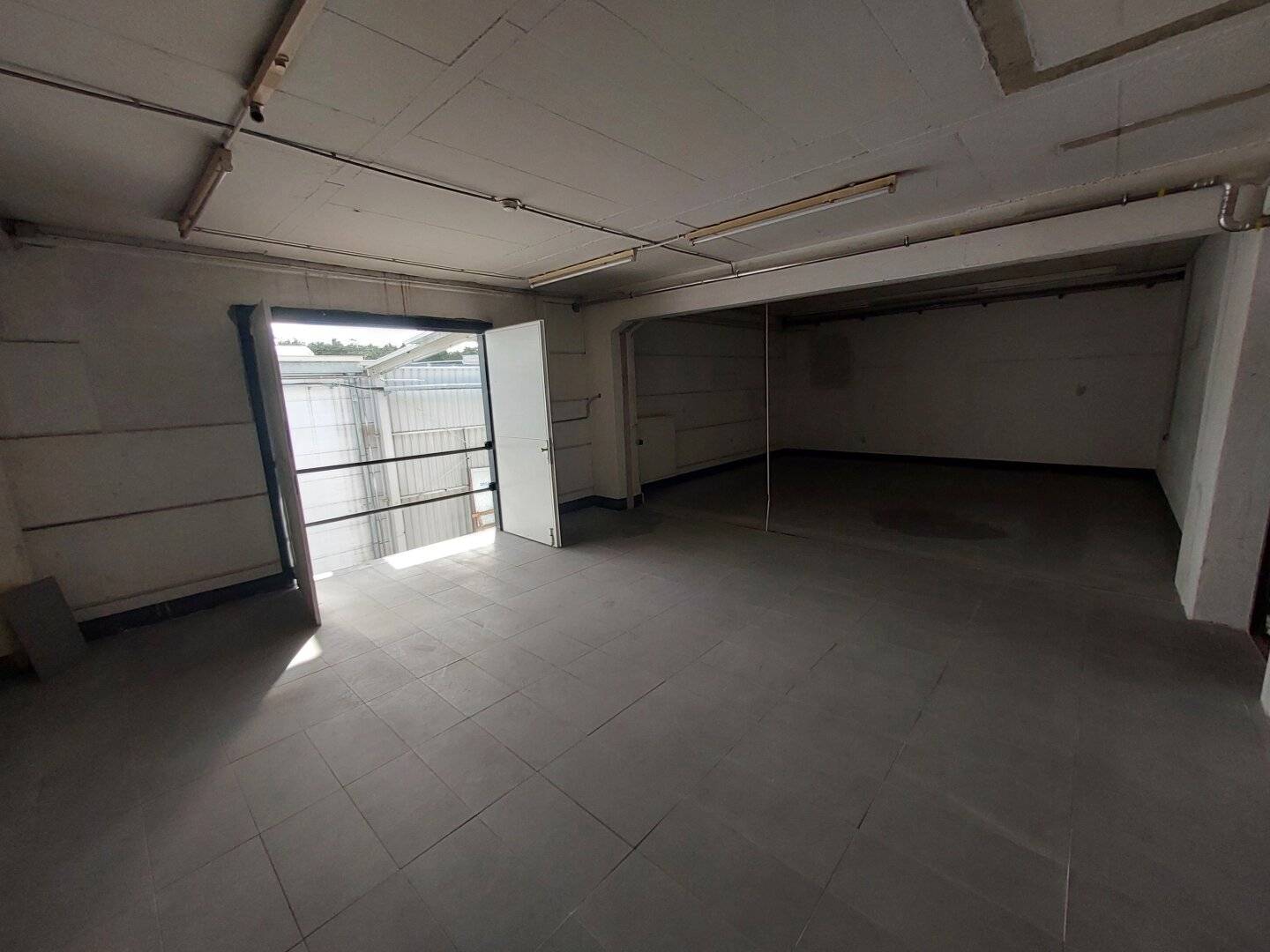 Werkstatt/Lager/Büro im Gewerbegebiet, 8 Minuten zum Zentrum von Wiener Neustadt