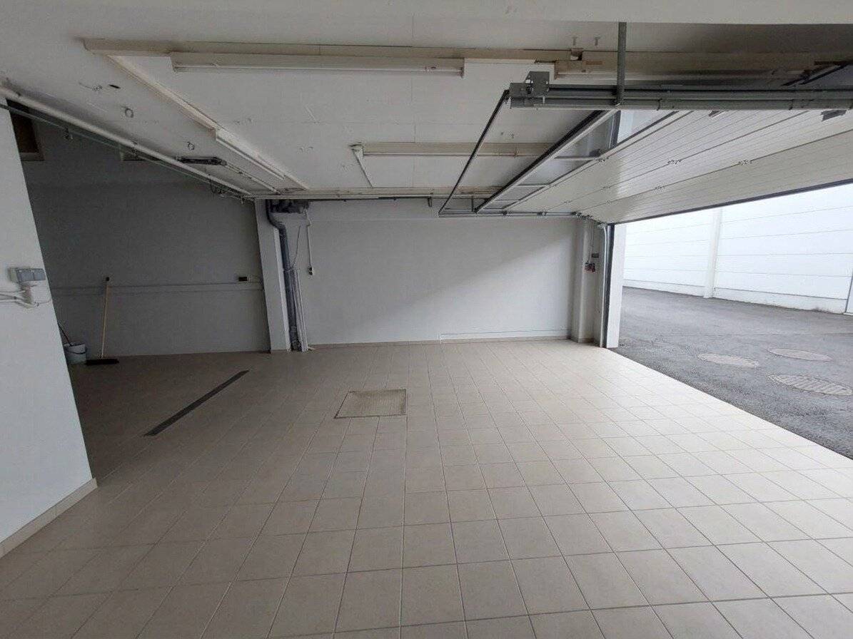 Werkstatt/Lager/Büro im Gewerbegebiet, 8 Minuten zum Zentrum von Wiener Neustadt