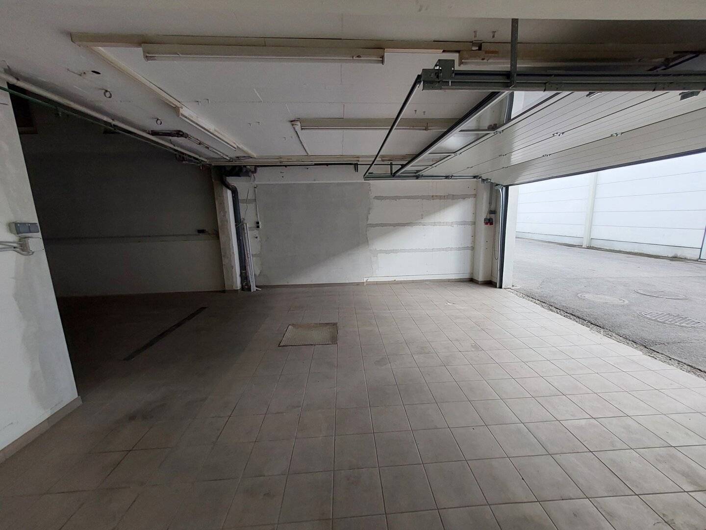 Werkstatt/Lager/Büro im Gewerbegebiet, 8 Minuten zum Zentrum von Wiener Neustadt