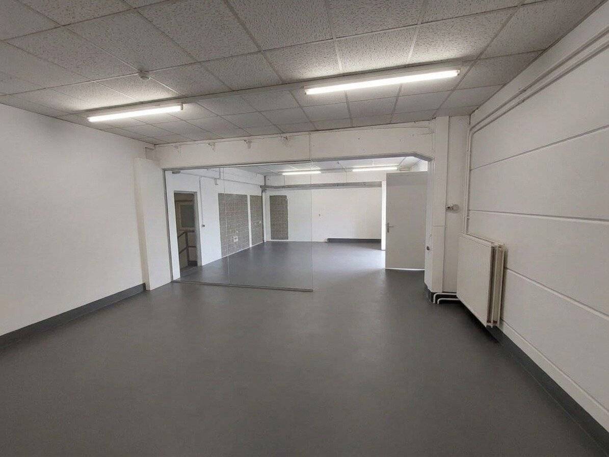 Werkstatt/Lager/Büro im Gewerbegebiet, 8 Minuten zum Zentrum von Wiener Neustadt