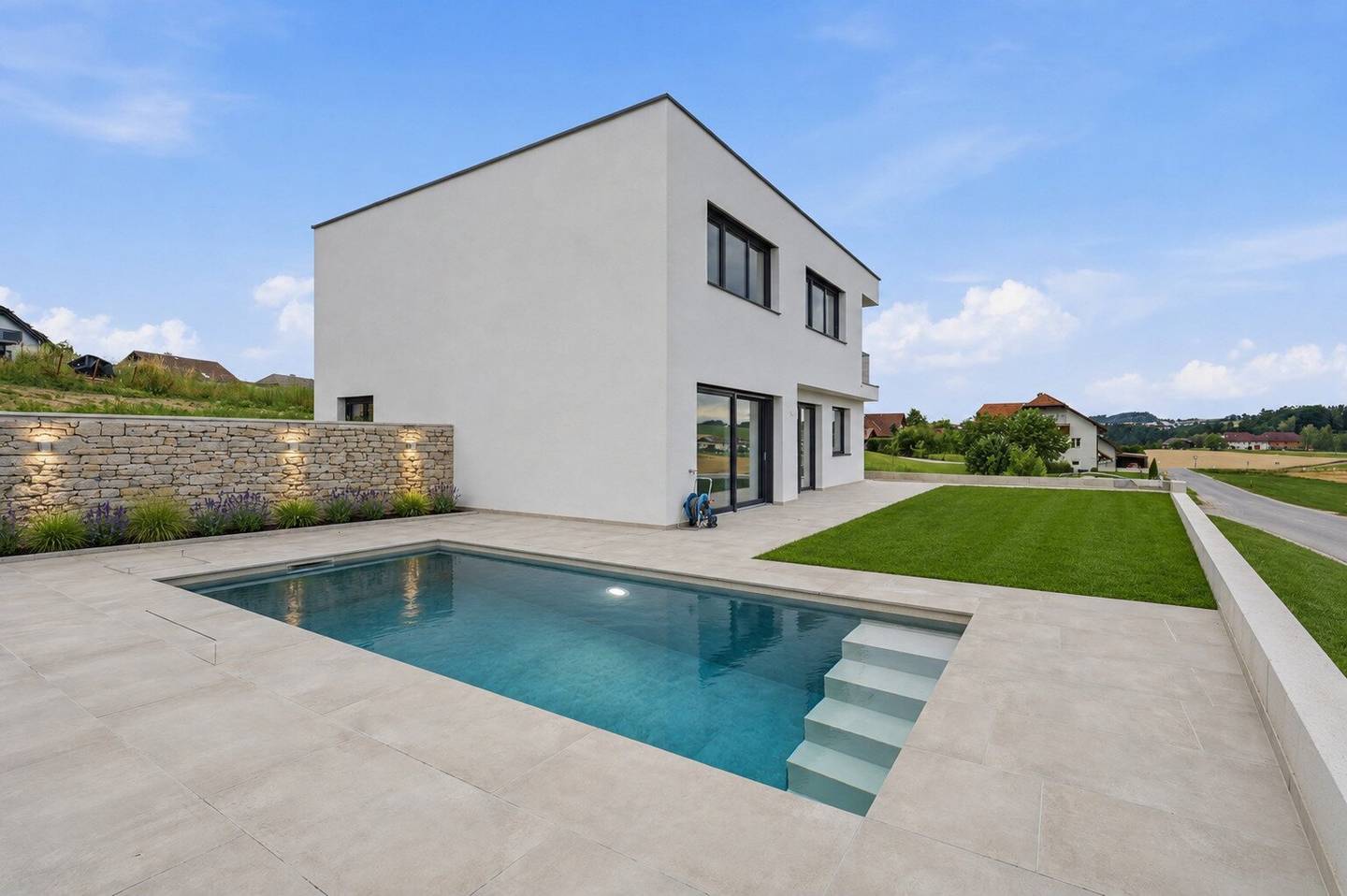 Luxuriöser Neubau in Bestlage – Pool, Doppelgarage & hochwertige Ausstattung