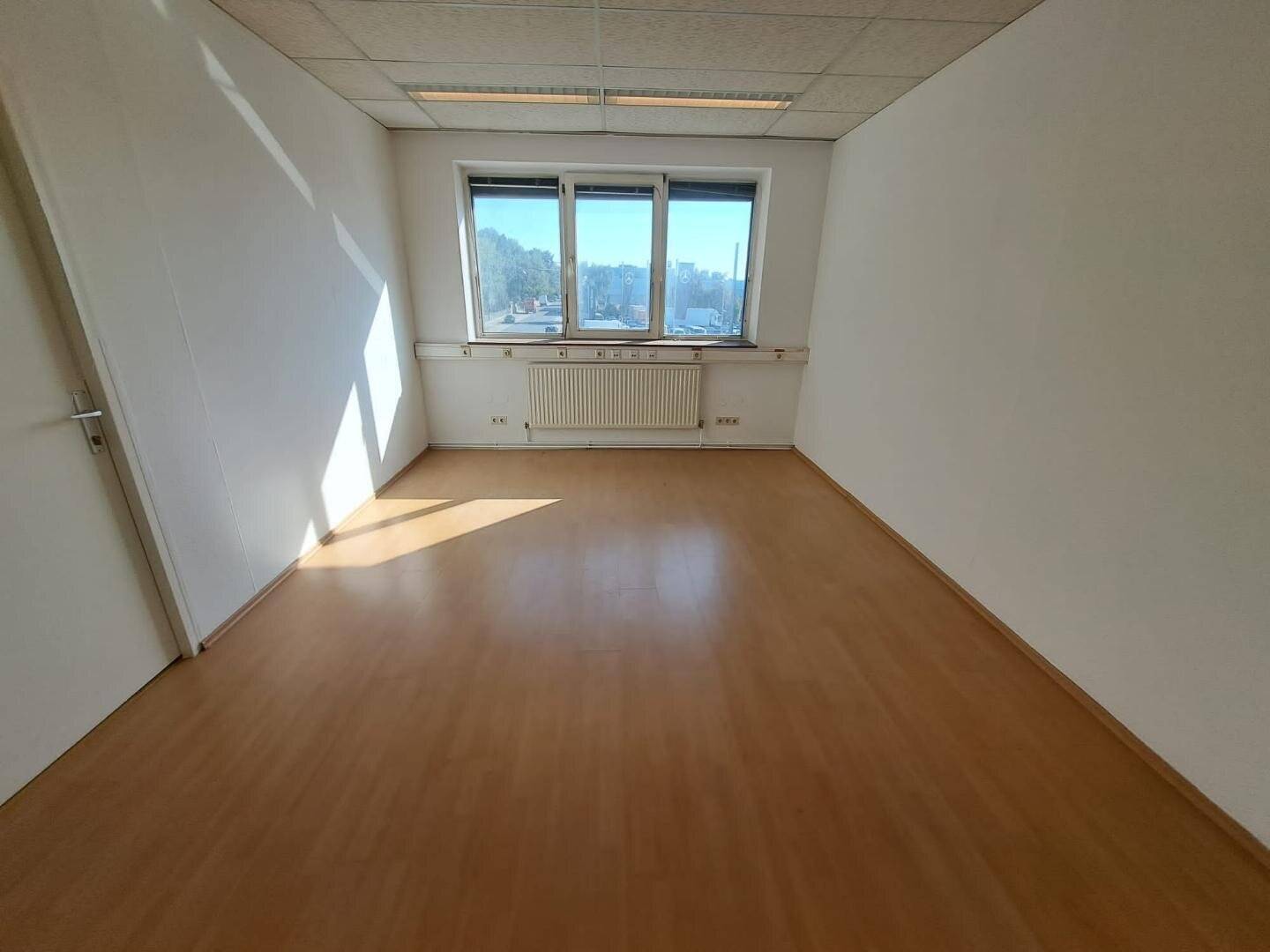 SUMMER OFFER: 1st MONTH FREE!! - Small offices near Strebersdorf