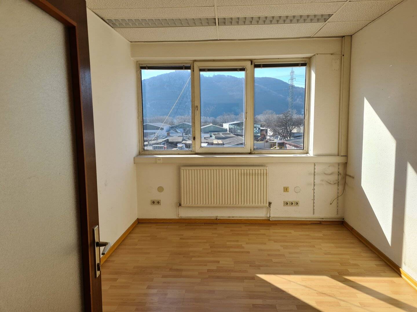 SUMMER OFFER: 1st MONTH FREE!! - Small offices near Strebersdorf