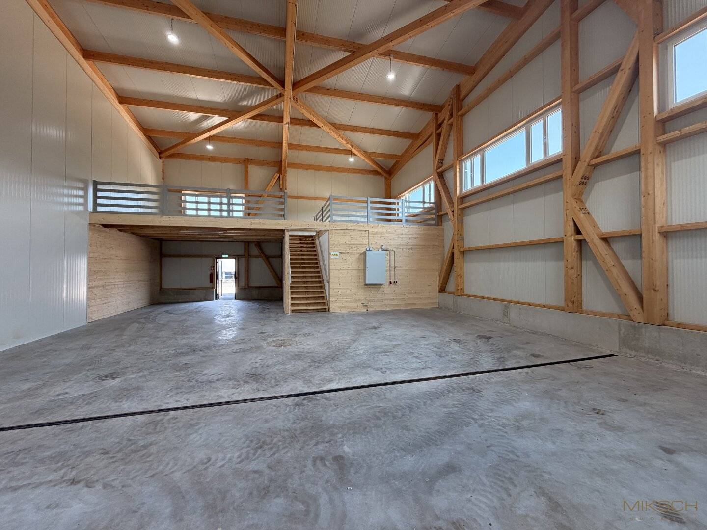 Moderne Halle in St. Pölten I 280 m² I Erstbezug I vielseiti nutzbar I eigene Stellplätze
