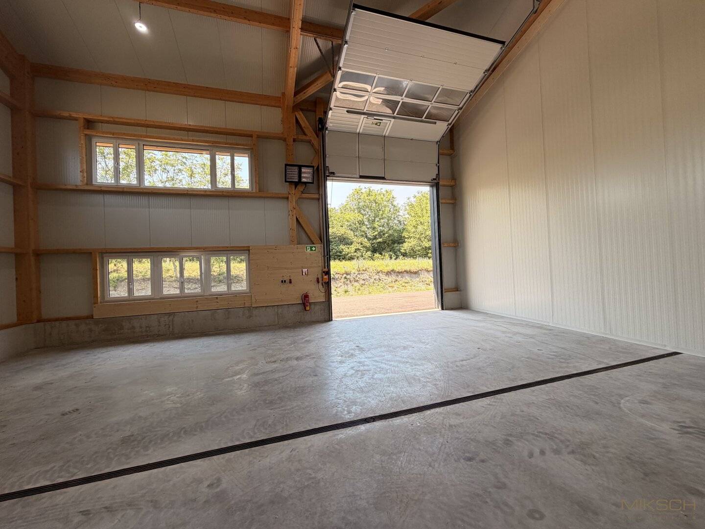 Moderne Halle in St. Pölten I 280 m² I Erstbezug I vielseiti nutzbar I eigene Stellplätze