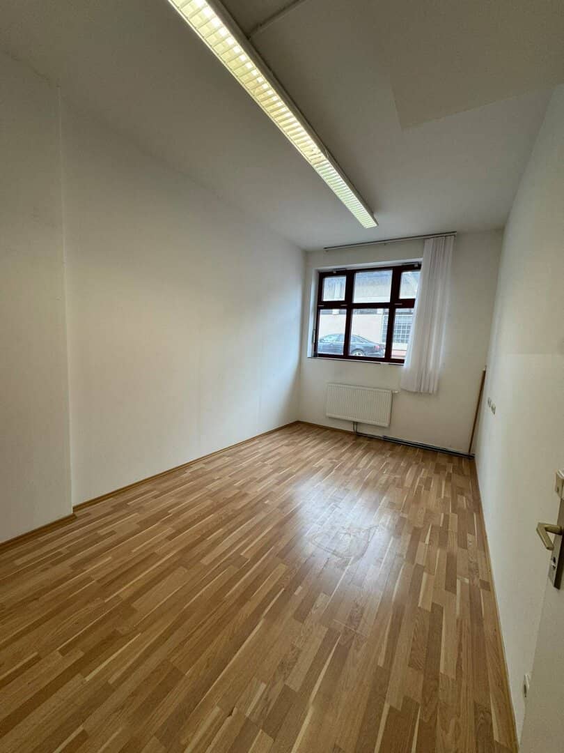 Kleinbüro mit Schaufenster!