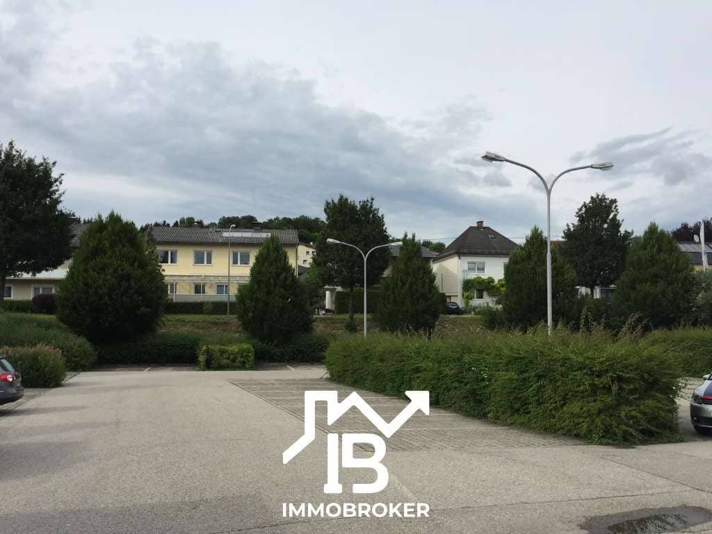 PKW-Abstellplätze direkt neben der Polizei Perg zu vermieten!