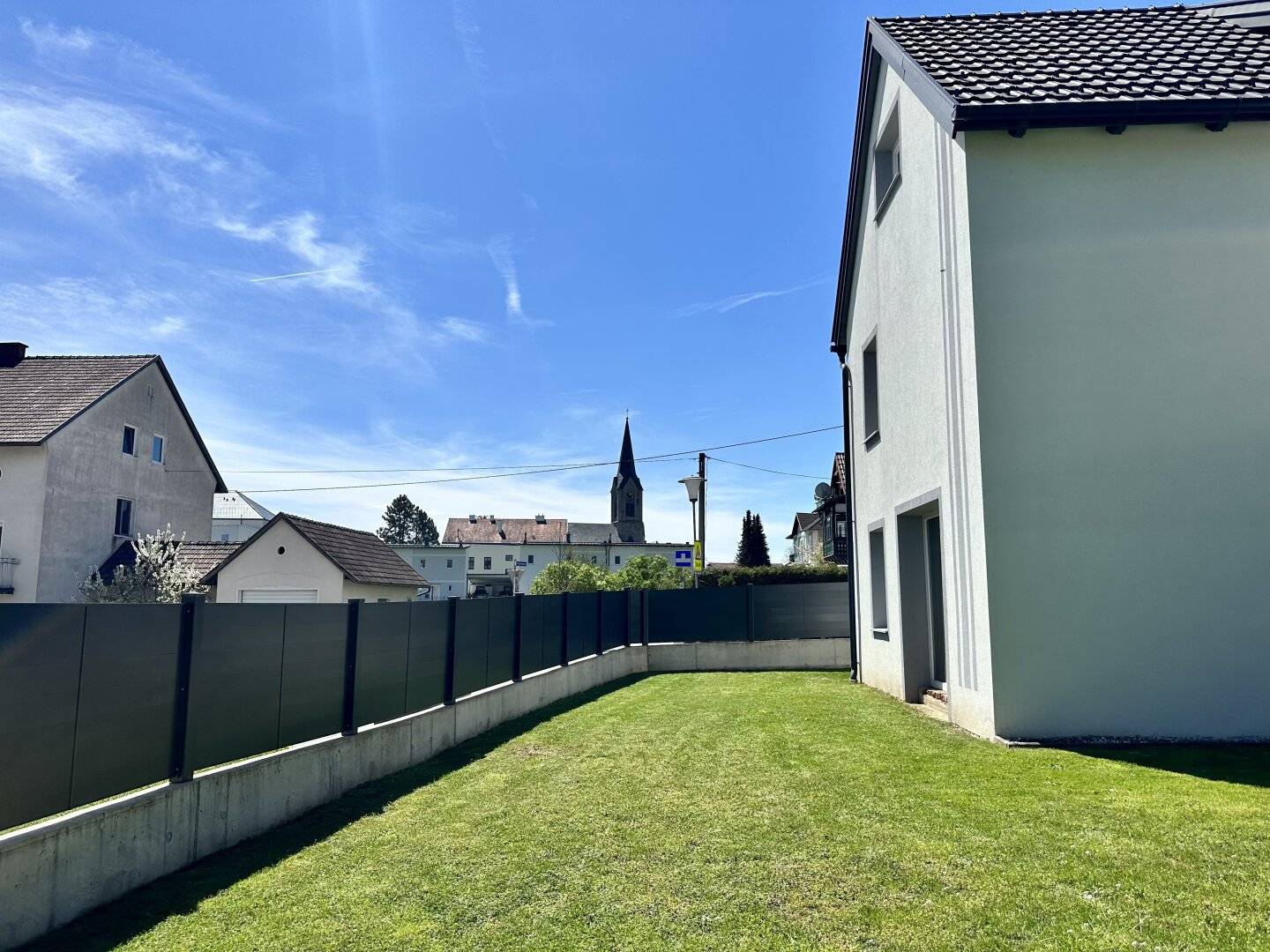 Ein- bis Zweifamilienhaus mit großem Garten in exzellenter Lage in Pregarten