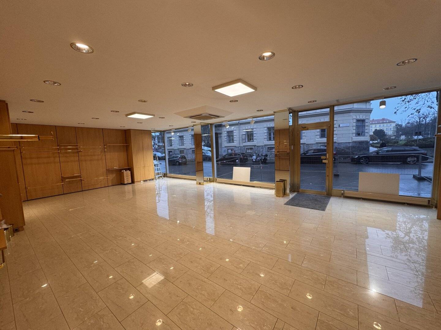 Modernes Geschäftslokal in Graz I Innere Stadt I 143,13m² I Geschäftsräume mit Vorraum
