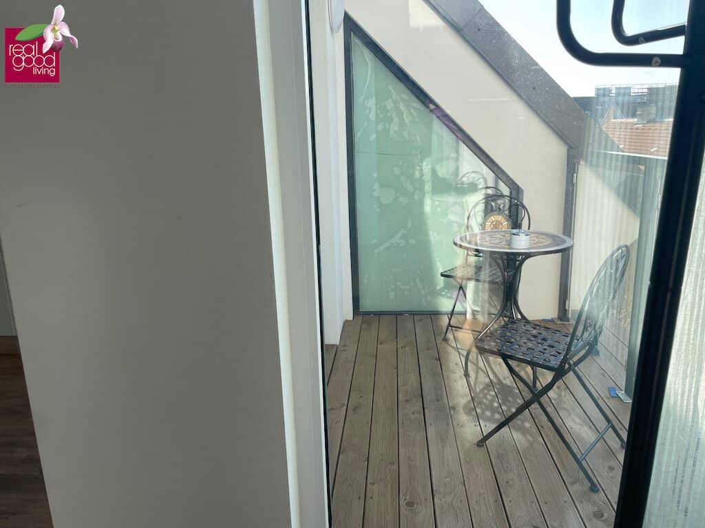 Neubau-Apartment mit Loggia in repräsentativem Gründerzeithaus