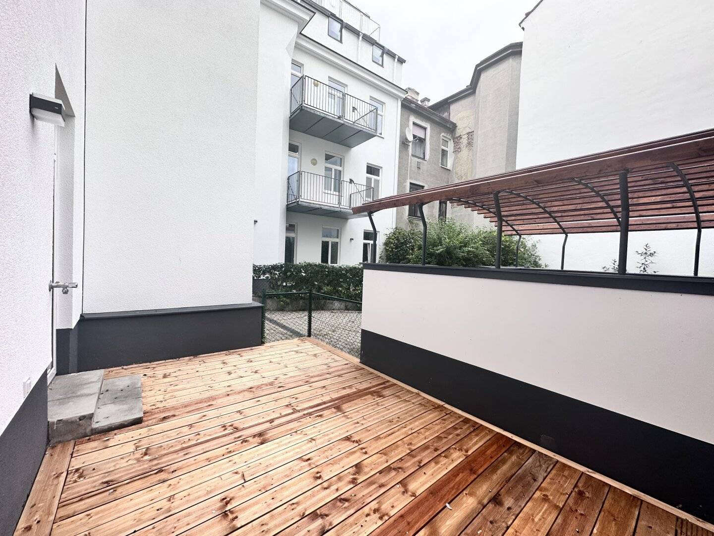 Apartment with garden and terrace in quiet area