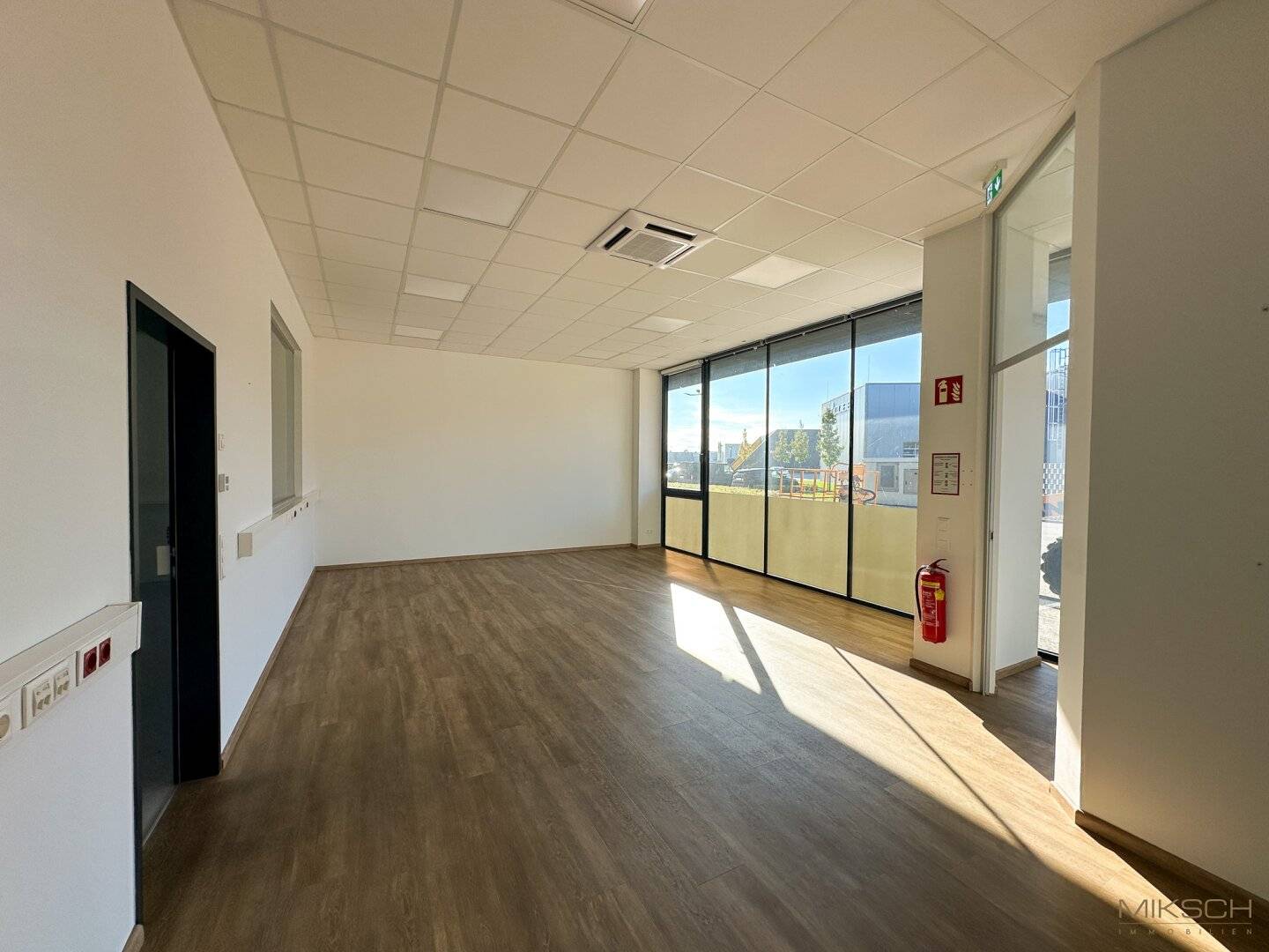 Moderne Betriebsfläche I 280m² I in St. Pölten I Parkplatz I neben S33