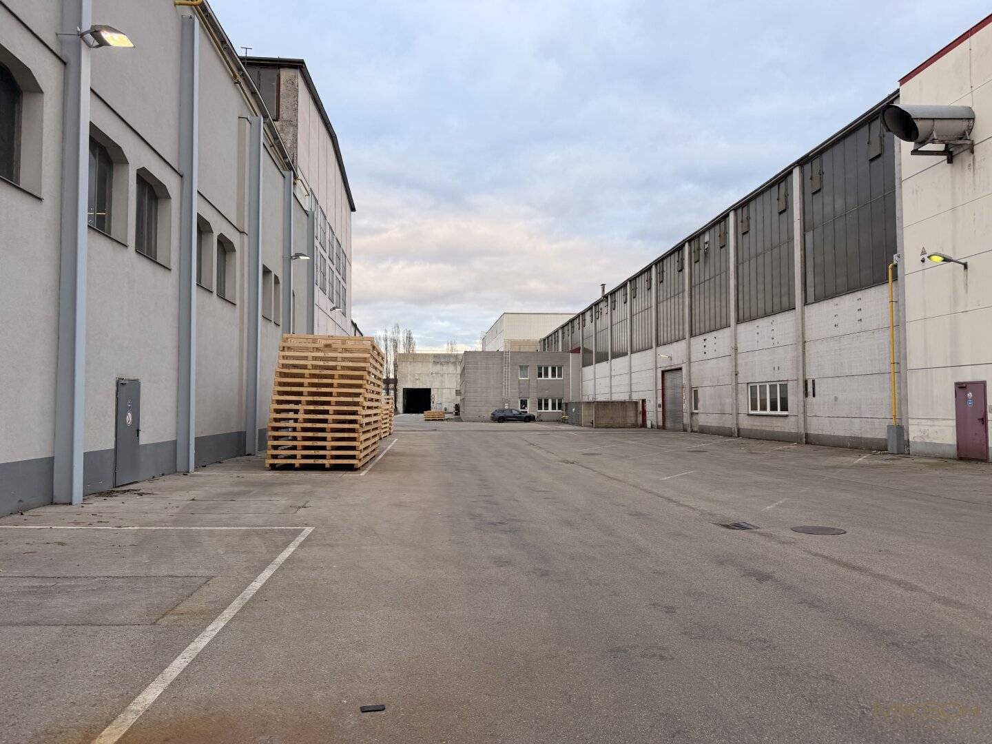 Industrie-Halle in St. Pölten I 591,61m² - 1947,71m² I Büroräume I Zentraler Lage I nähe Bahnhof und Autobahn