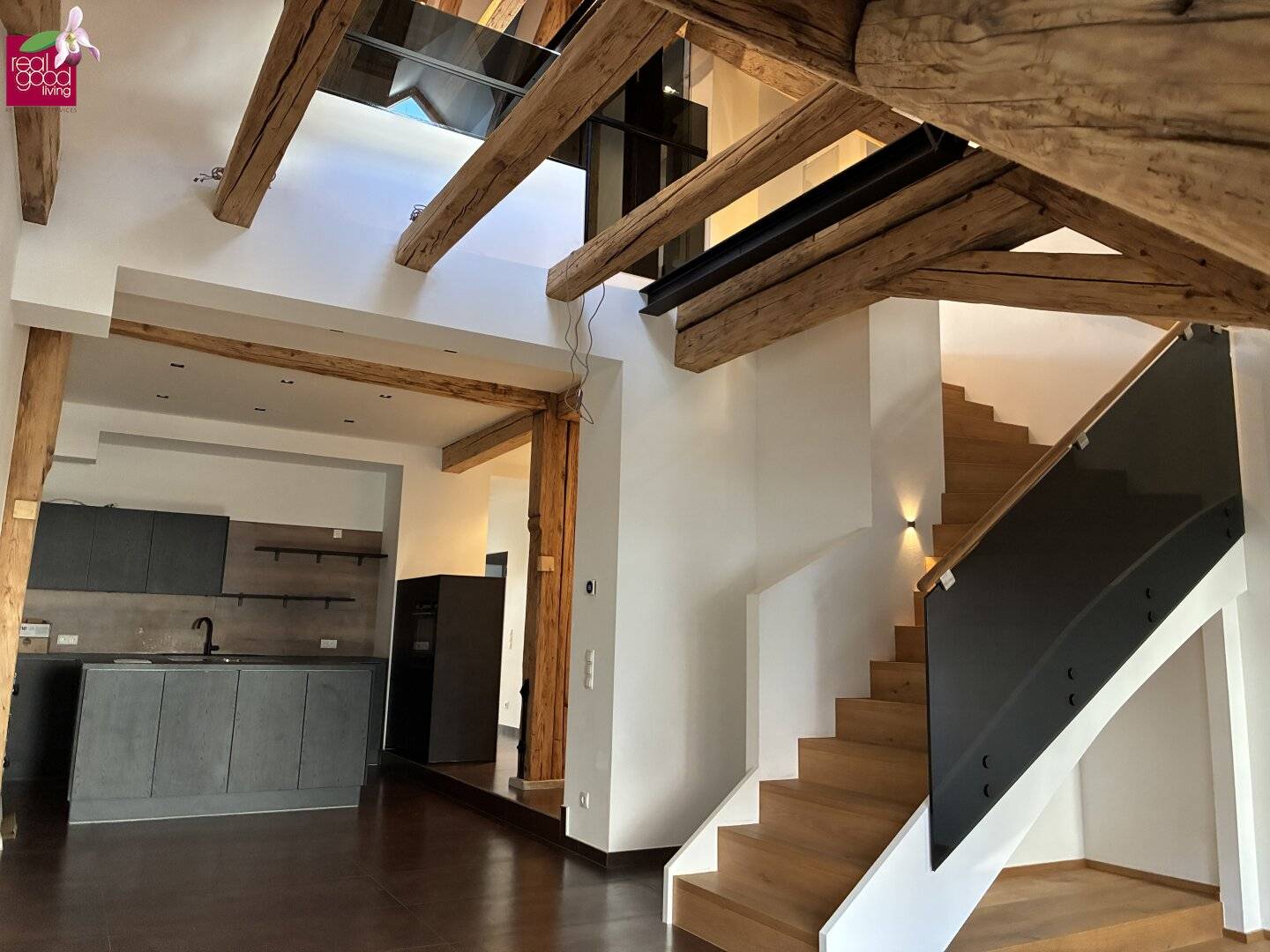 4-Zimmer-Dachgeschosswohnung mit Galerie & Terrasse in unmittelbarer Nähe zum Karmelitermarkt