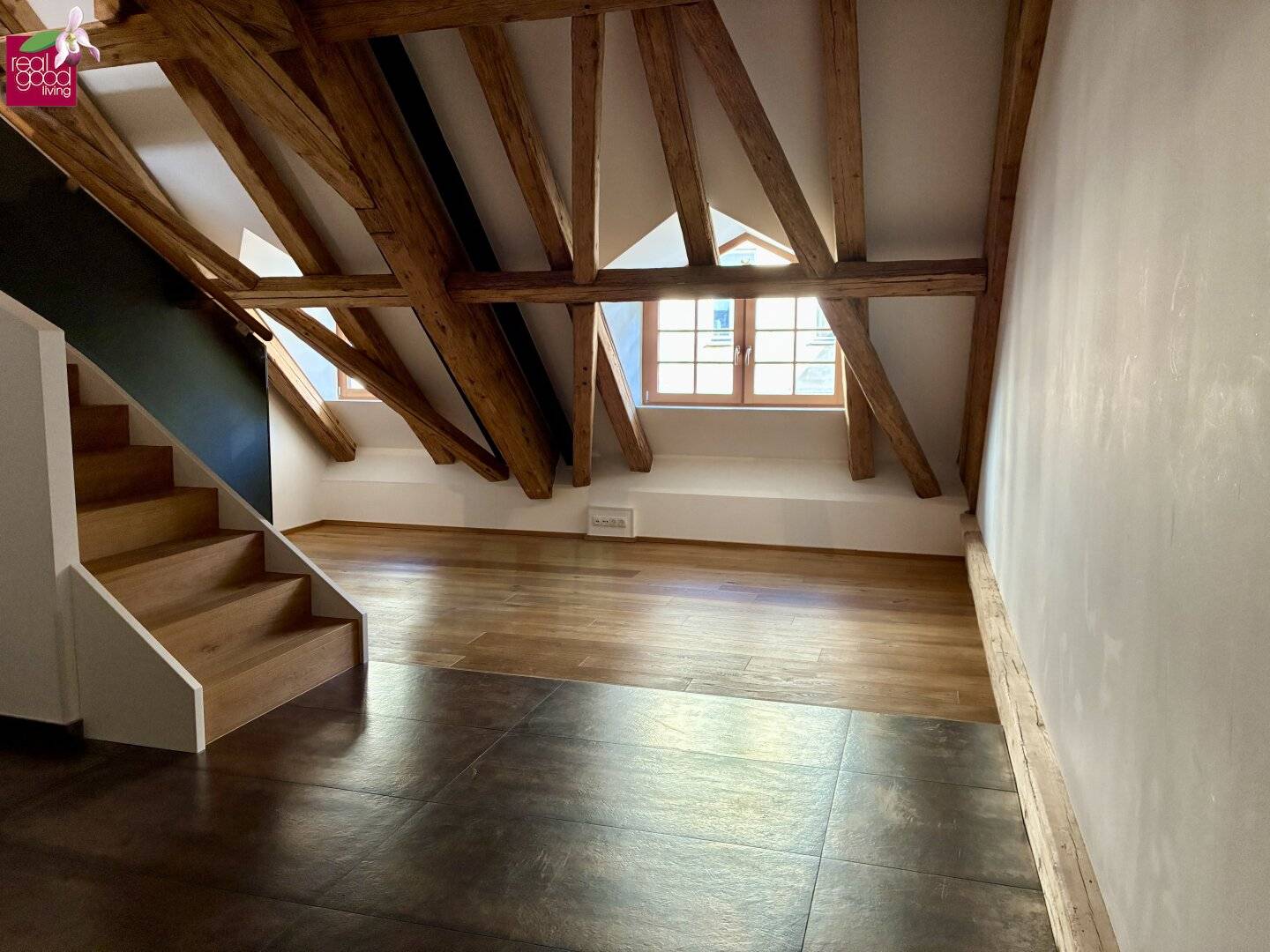 4-Zimmer-Dachgeschosswohnung mit Galerie & Terrasse in unmittelbarer Nähe zum Karmelitermarkt