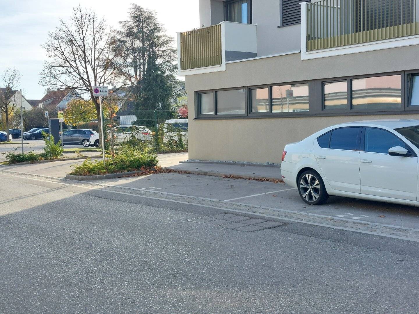PKW-Stellplatz in zentraler Lage zu vermieten!