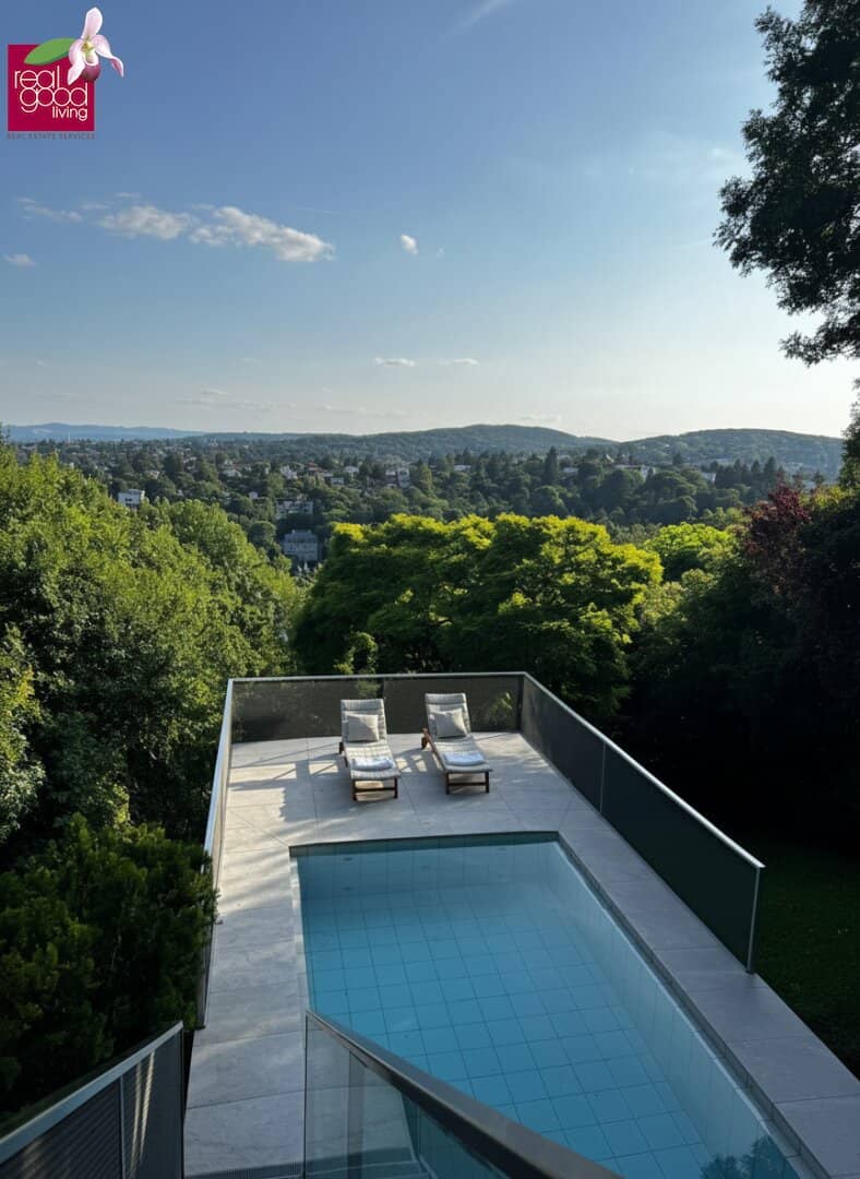 Wohngenuss mit Traumfernblick: Teilmöblierte Traumvilla mit Outdoorpool, Garten, Sauna, Jacuzzi Indoor, Tischtennistisch, uvm.