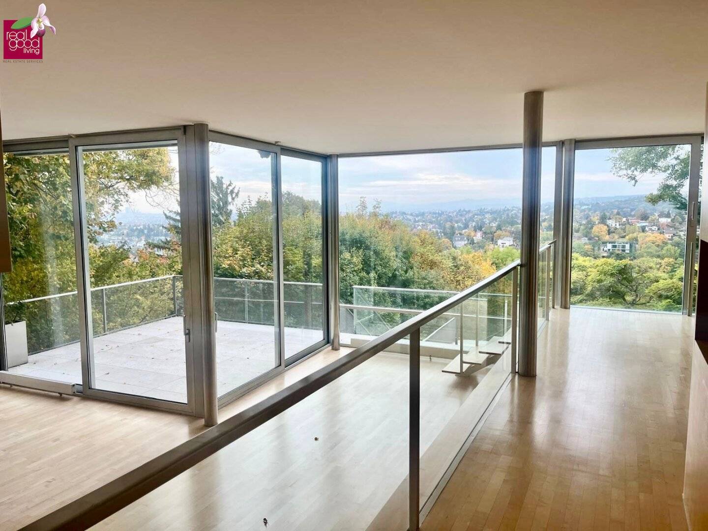 Wohngenuss mit Traumfernblick: Teilmöblierte Traumvilla mit Outdoorpool, Garten, Sauna, Jacuzzi Indoor, Tischtennistisch, uvm.